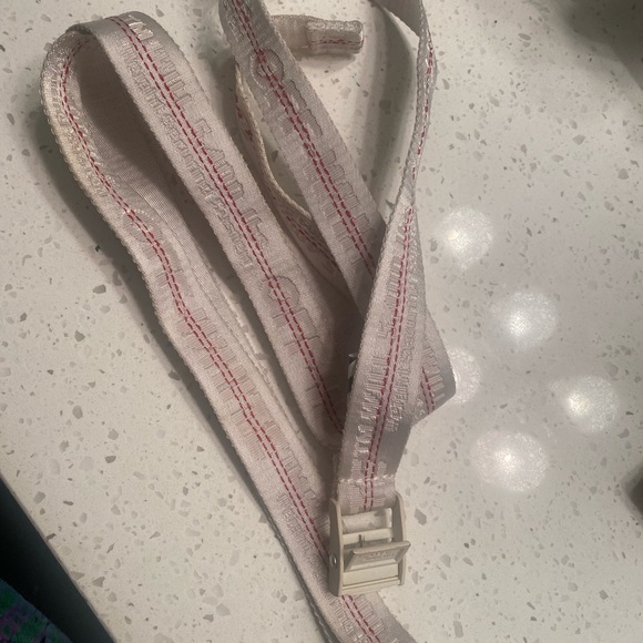 Off white belt - Picture 3 of 3
